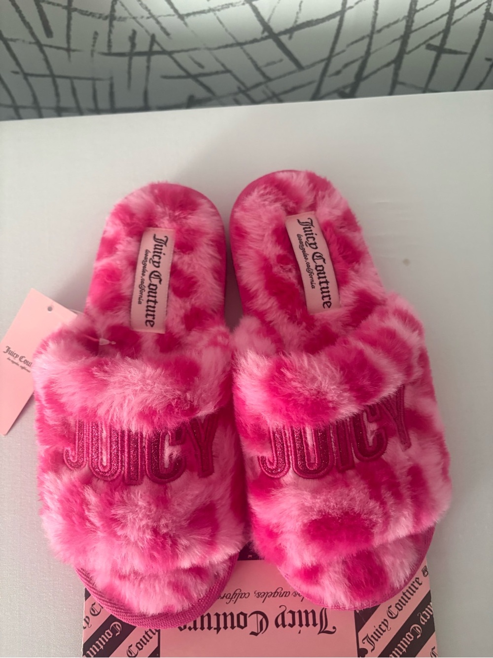 Juicy Couture Hot Pink Furry Slippers – Size 5/6 - Picture 5 of 7